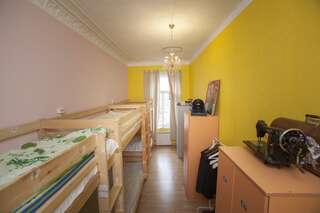 Хостел Late Breakfast Club Hostel Санкт-Петербург Кровать в общем номере с шестью кроватями-3