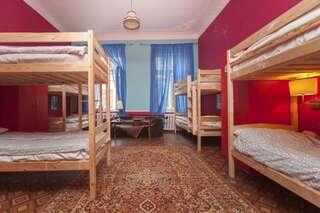 Хостел Late Breakfast Club Hostel Санкт-Петербург Кровать в общем номере с десятью кроватями-1